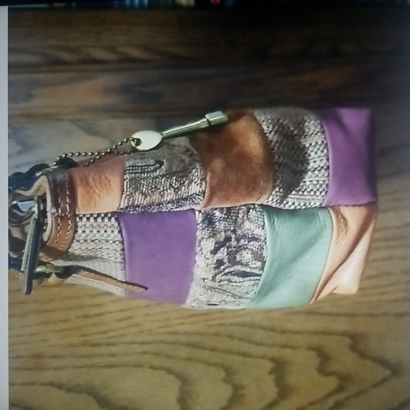 FOSSIL PATCHWORK LEATHER PURSE - Picture 7 of 17